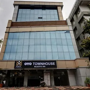 4* Отель Oyo Townhouse 595 Majestic