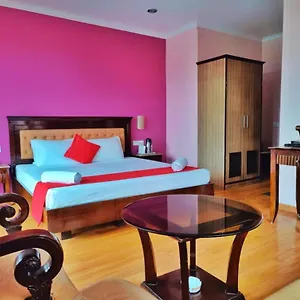 Marc Mall Road - Family Friendly & Parking - A Four Star Luxury Mountain View Shimla
